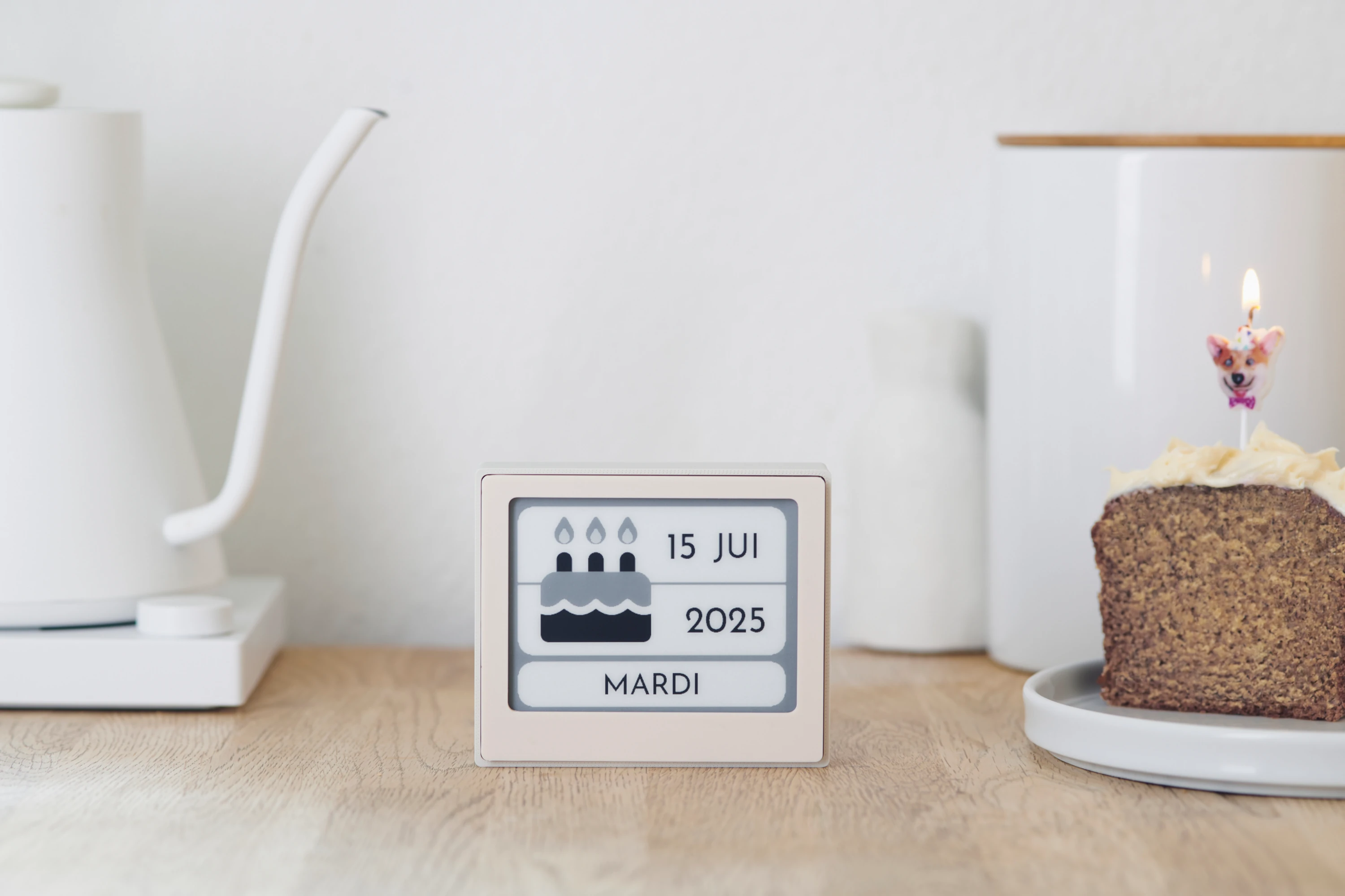 Nuday eink calendar by VEEB Projects